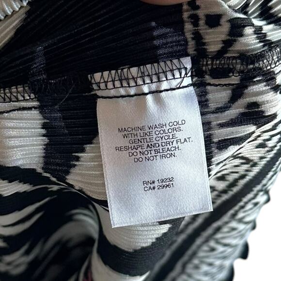 Alfred Dunner Floral Accordion Blouse - Picture 6 of 7